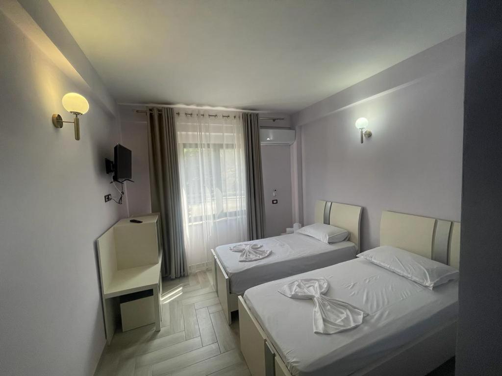 Hotel Ferrara Durrës 外观 照片